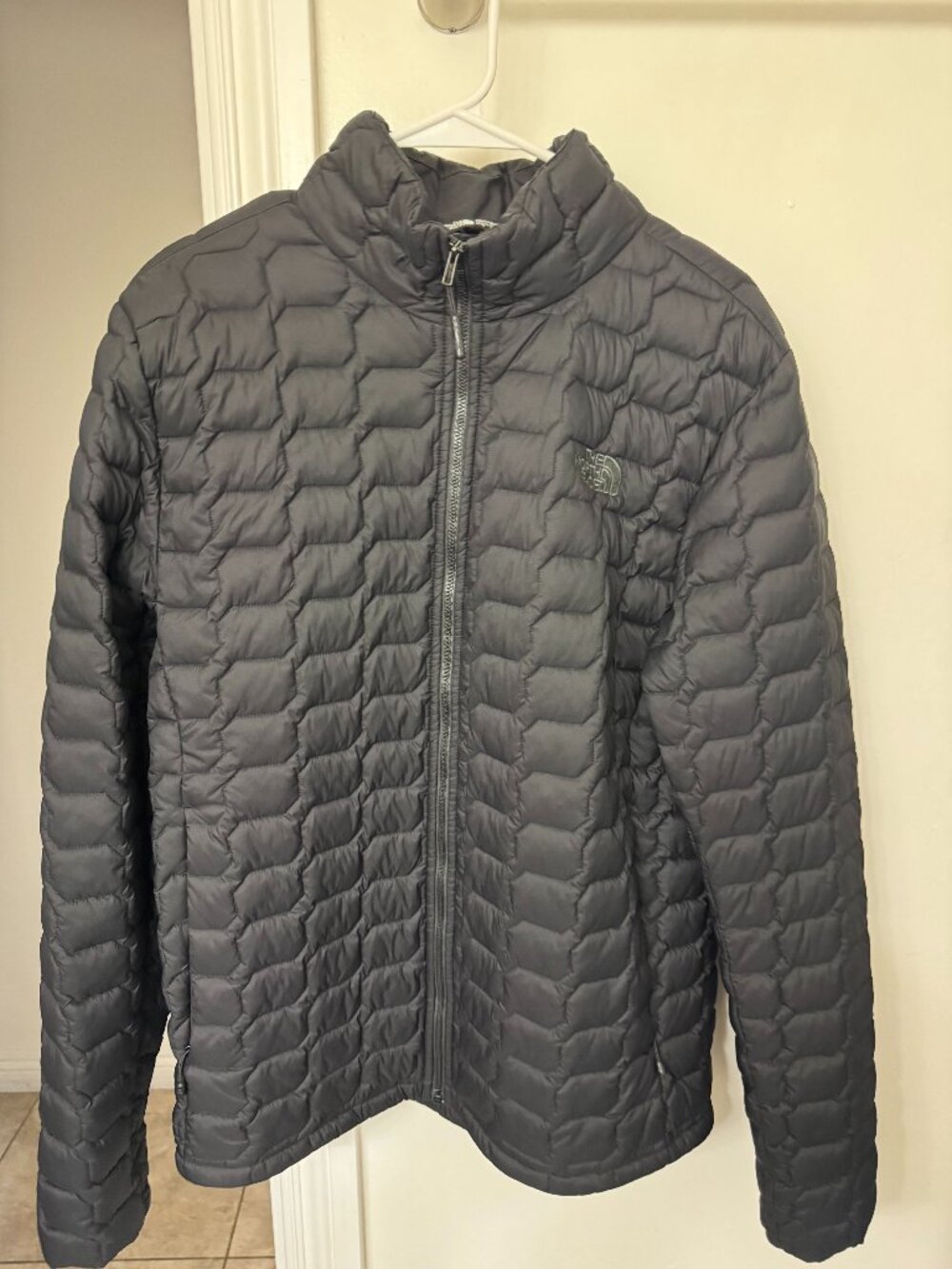 Men's North Face Thermoball Lightweight Puffer Jacket, M, TNF Black Matte